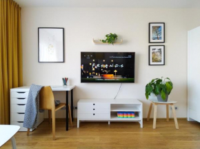 SUNSET Apartment Near Sea - Family Friendly space with Bath and Good Coffee, Ventspils